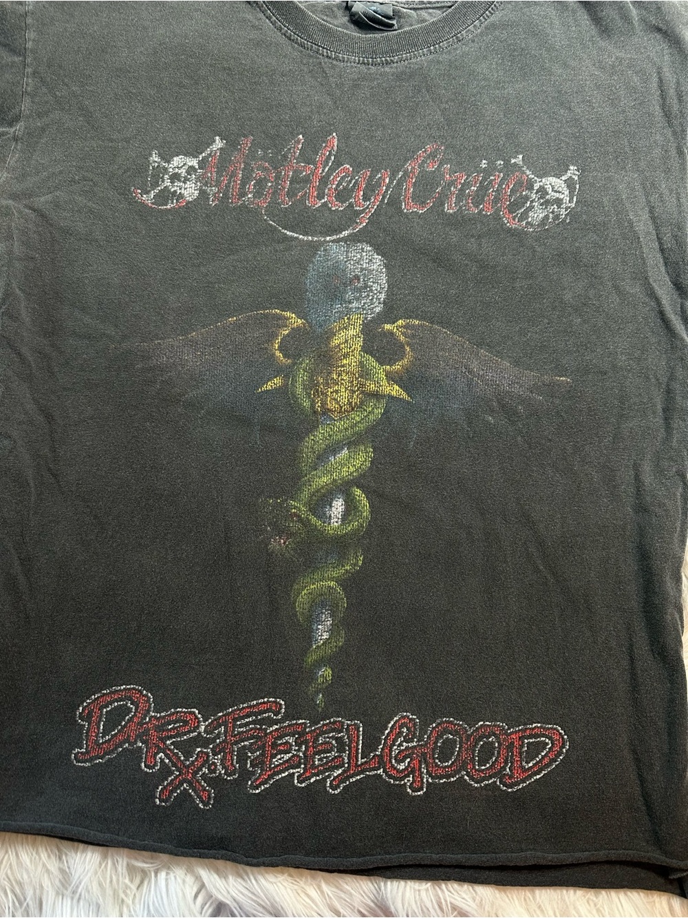 MyDyer.Com • Motley Crue Vintage 2000s Dr Feel Good Band Tee - Picture 12 of 16